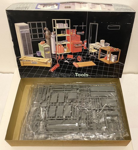 Fujimi 11032 garage - 1/24,